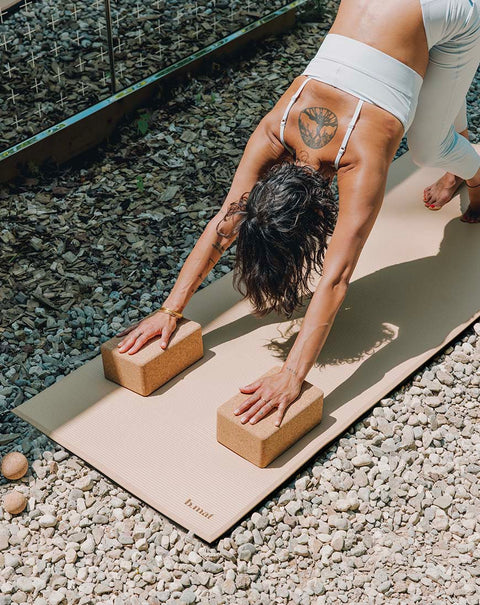 bmat-impact-balanced-beige-20323-0002_3_-cork-block-natural-cork-20329-001_cork-massage-balls-natural-cork-20435-001-arcana23-a