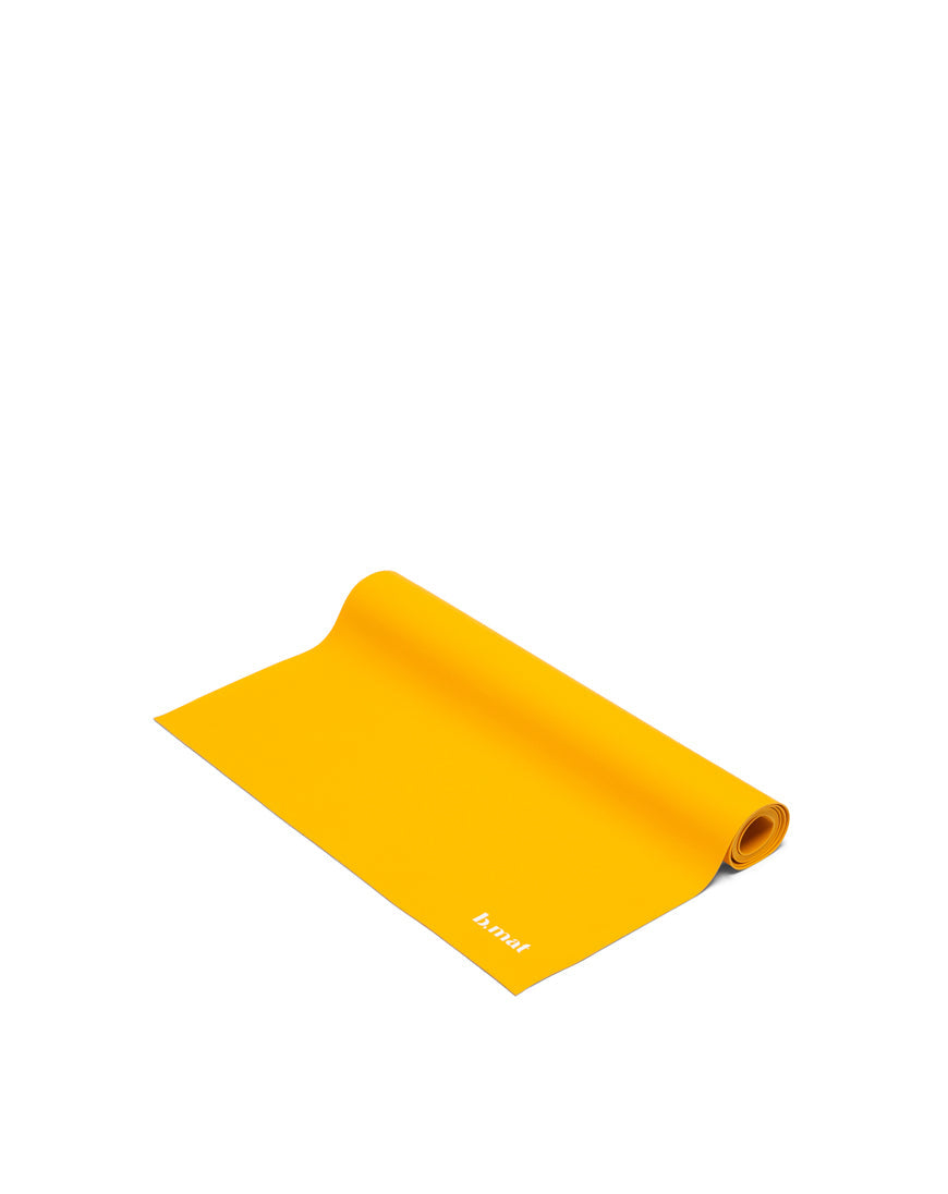 B MAT traveller ヨガマット 2mm サフラン b, mat traveller 2mm yoga mat - grippy & compact – b, halfmoon